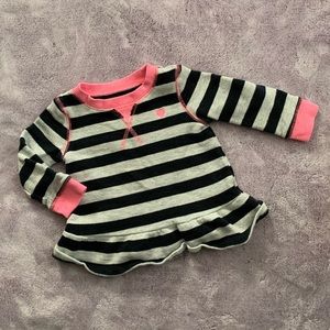 5/$15🎀 Carters Striped top